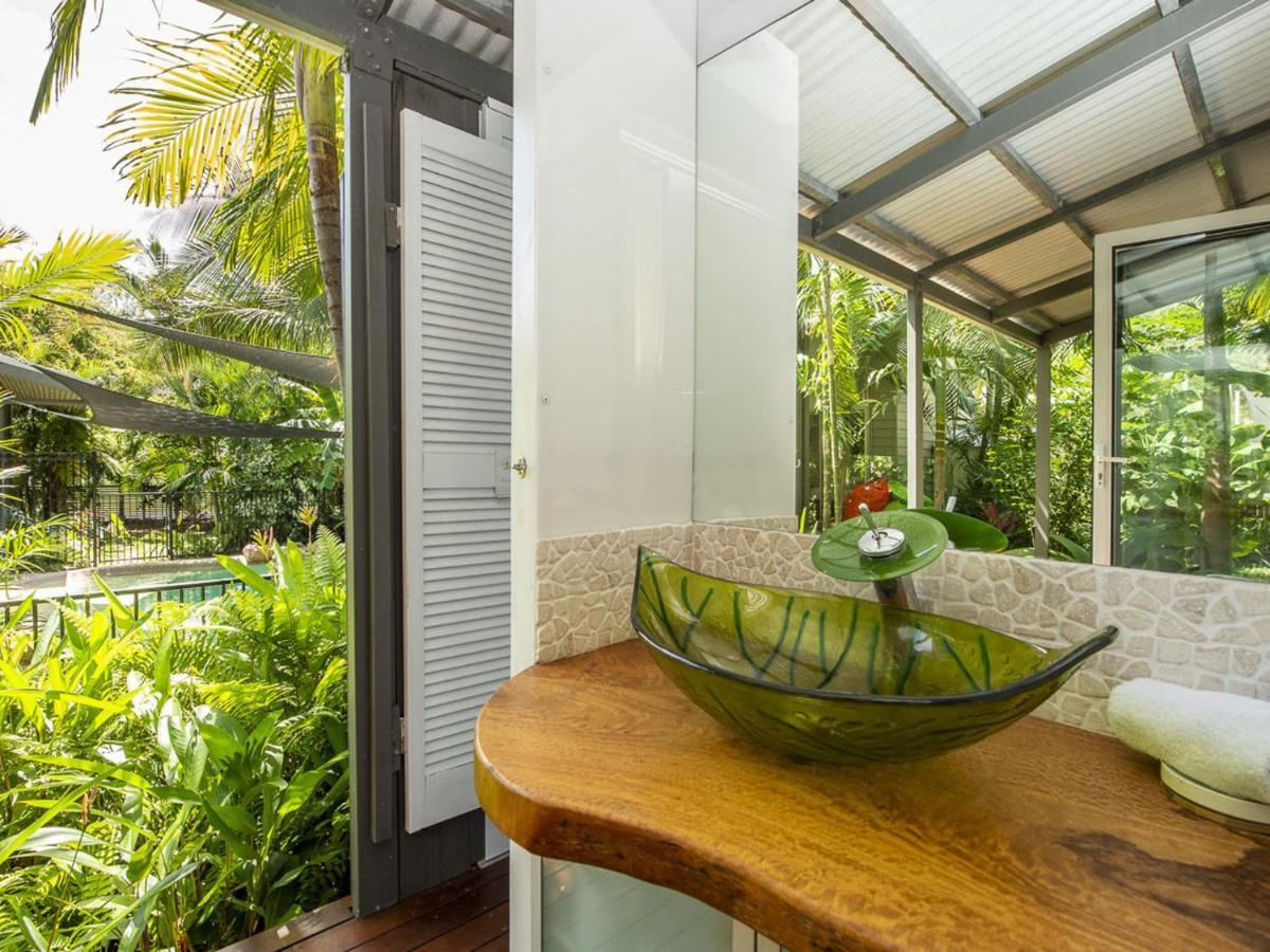 Whispering Palms Villa Nelly Bay Bagian luar foto